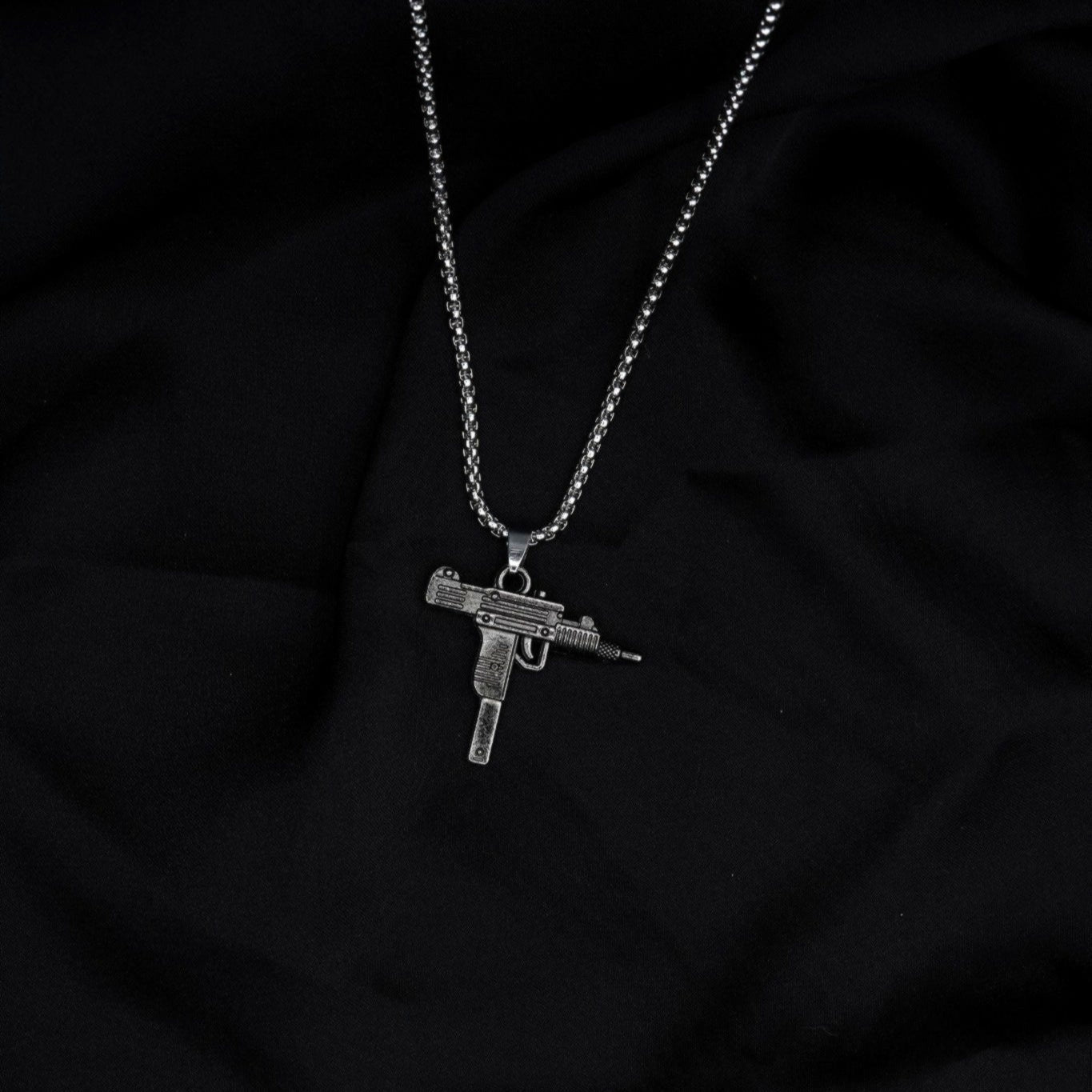Pendants (Casualwear)